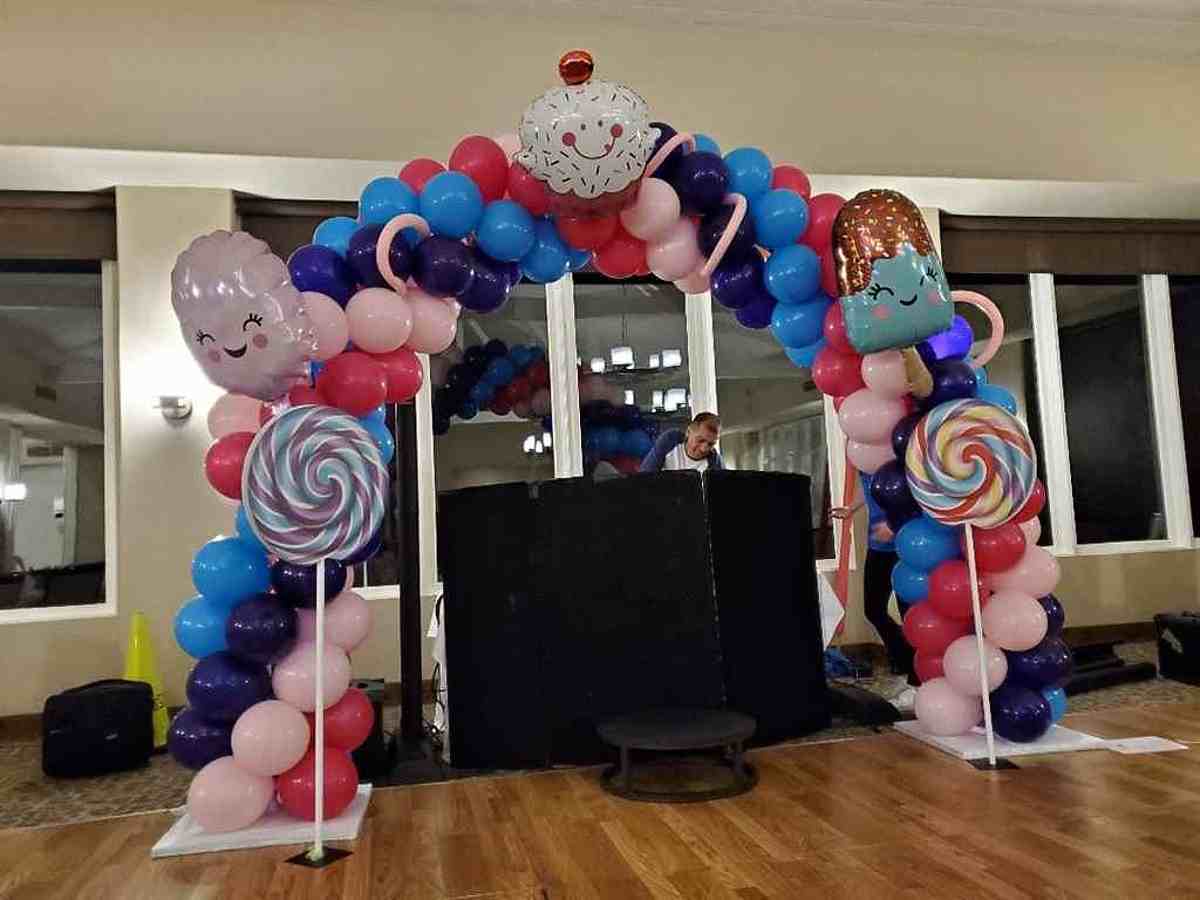Доставка воздушных шаров для праздников в Севастополе